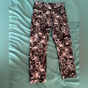 Beautiful Lululemon Floral Print Size 2 Leggings